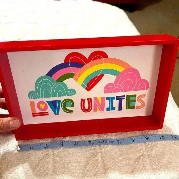 Love Unites tray/decor! Great condition. Has one tiny flaw - not noticeable - Picture 1 of 4